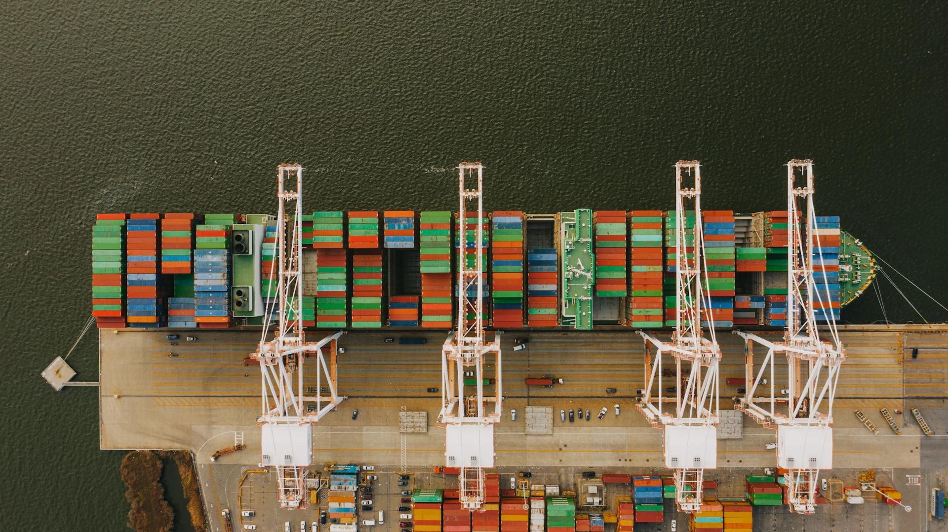 b2b sourcing - freight ship